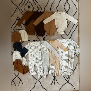 ♥️ Lot of Neutral 6-9 Month Clothes